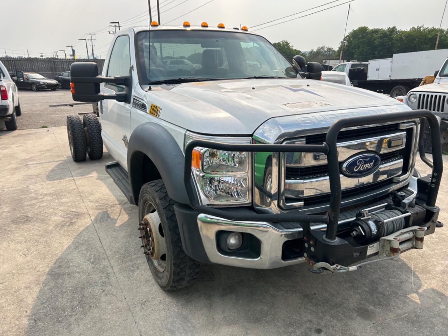 2016 White Ford F-550 (1FDUF5HTXGE) , located at 1687 Business 35 S, New Braunfels, TX, 78130, (830) 625-7159, 29.655487, -98.051491 - Photo#1